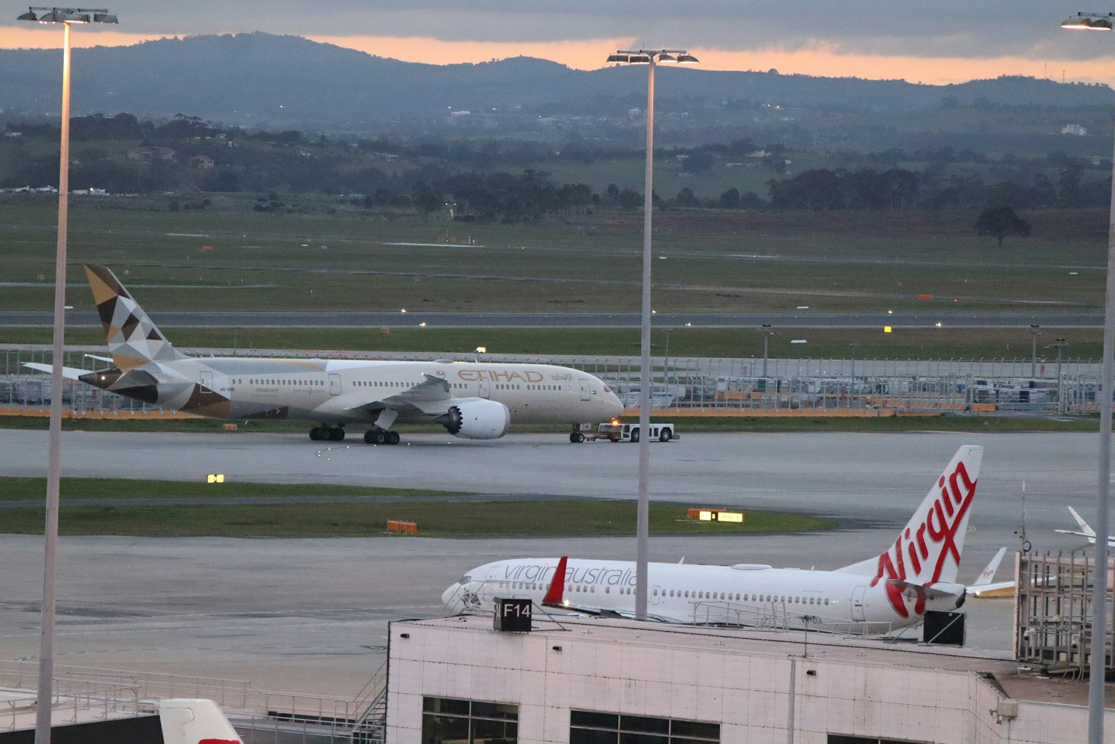 Commercial aircraft on an airport tarmac, representative image for the proposed SalamAir route linking Gwadar International Airport under discussion between Pakistan and Oman