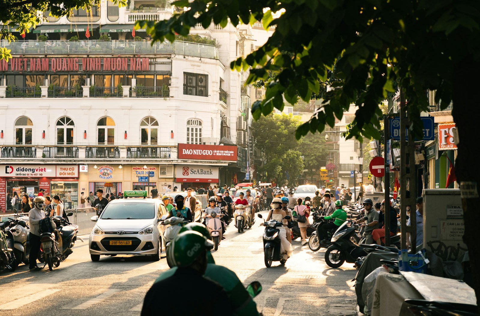 A busy street congested with motorcycles and vehicles, representative image for the traffic congestion issues raised at Gwadar's open court session