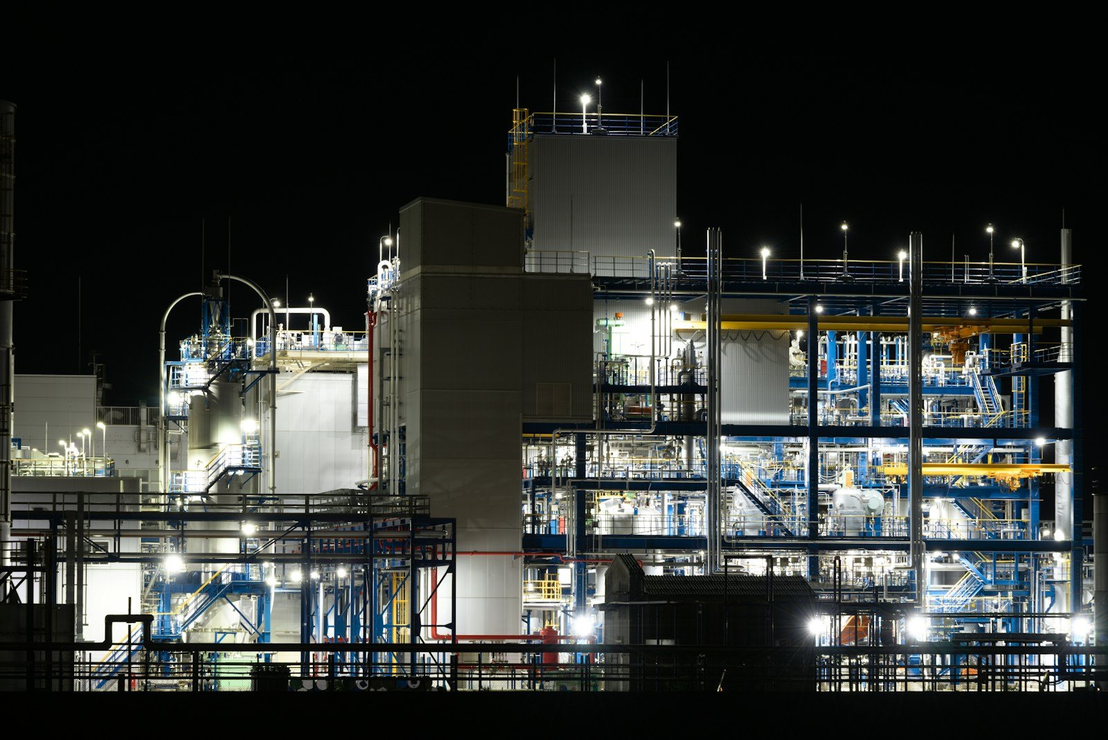 Industrial plant with complex piping, representative image for the desalination plant planned under Gwadar's water supply projects