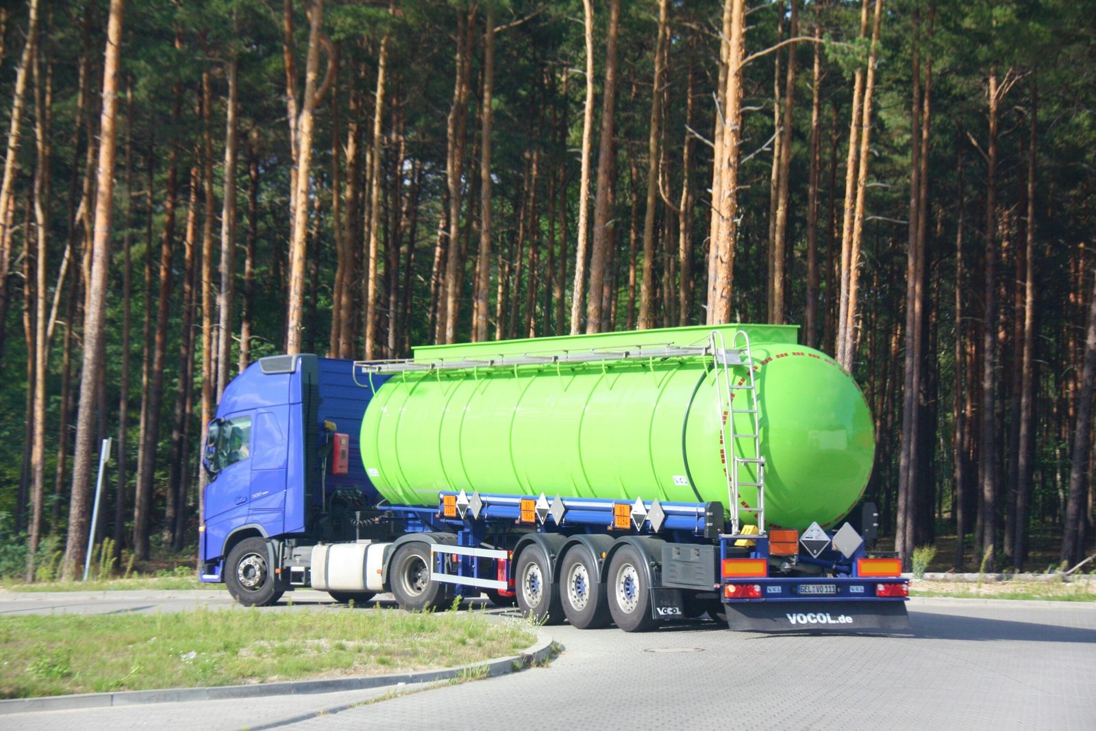 A large tanker truck driving on a highway, representative image for LPG tankers transiting the Gabd-Rimdan border crossing with Iran
