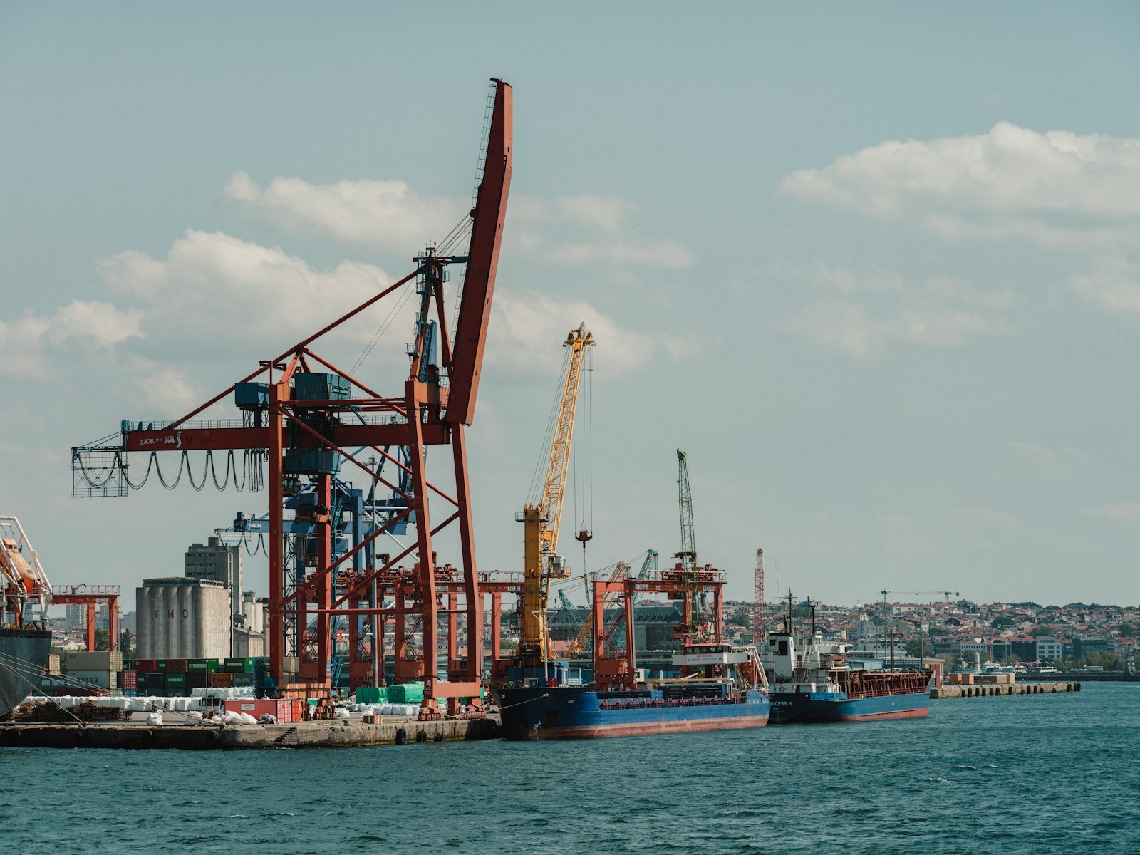 Shipping containers stacked at a sea freight terminal, featured image for the proposed Gwadar-Sohar sister-port agreement between Pakistan and Oman